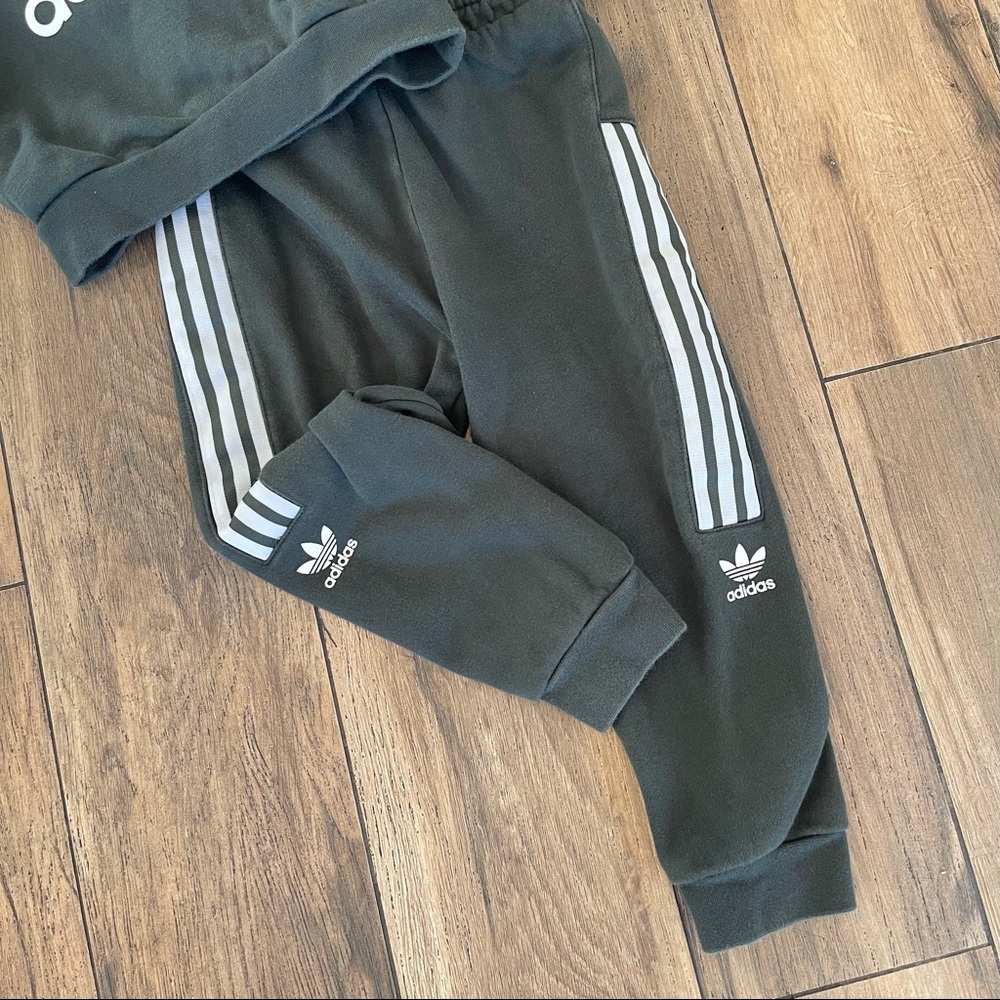 Adidas size 3-4 years khaki - Picture 2 of 5